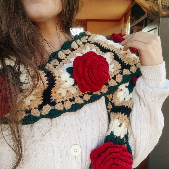 Handmade crochet scarf - Picture 2 of 3